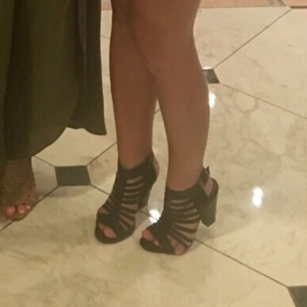 Heels - Picture 3 of 3